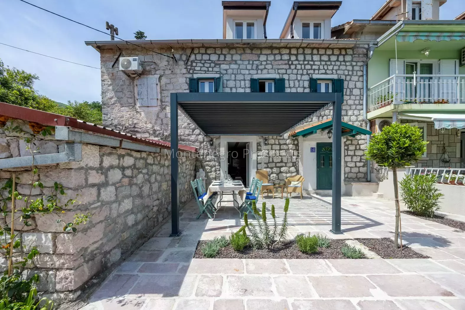 14167 stone house in kamenari 16 1575x1050