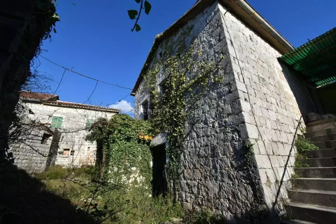 2074 stone ruin in lustica 21