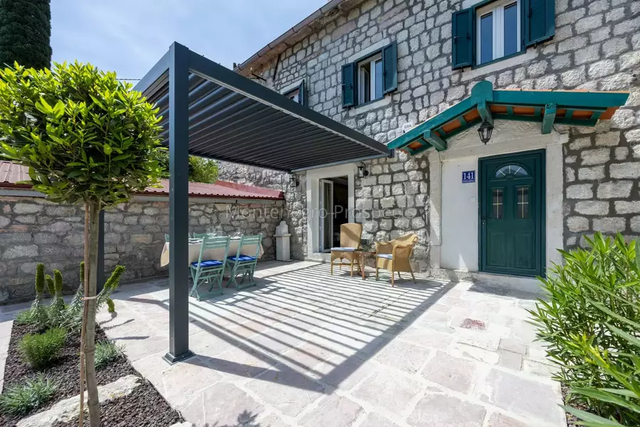 14167 stone house in kamenari 13 1575x1050
