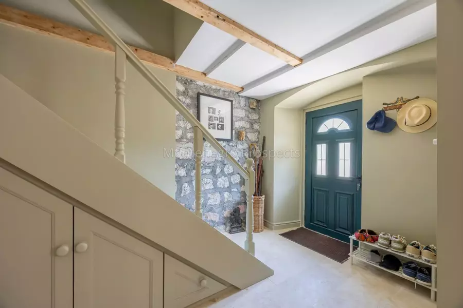14167 stone house in kamenari 38 1575x1050