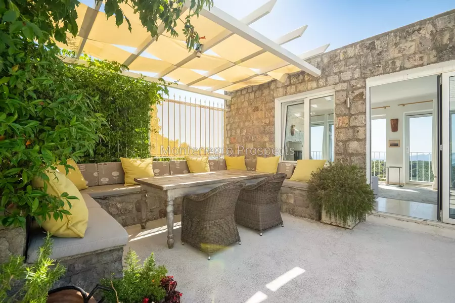 14168 lustica vila for sale 50.jpg
