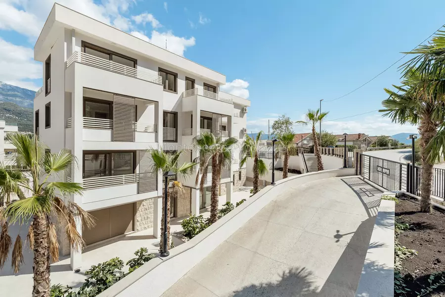 18028 riverside apartments 15