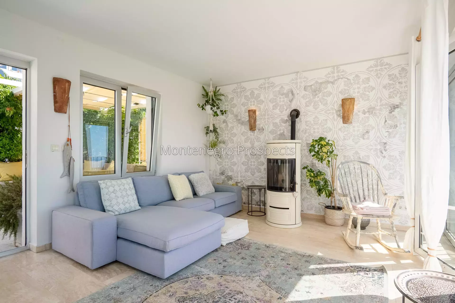 14168 lustica vila for sale 16.jpg