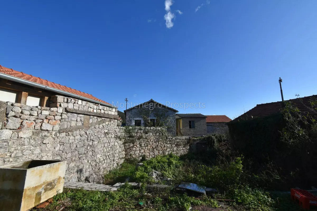 2074 stone ruin in lustica 12