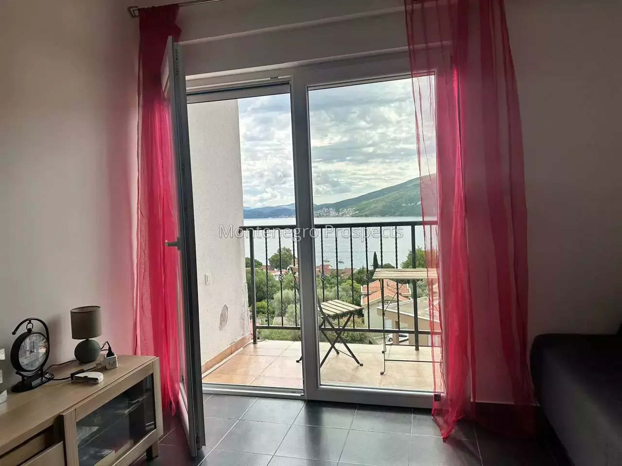 14172 djenovici apartment with sea views 4.jpg