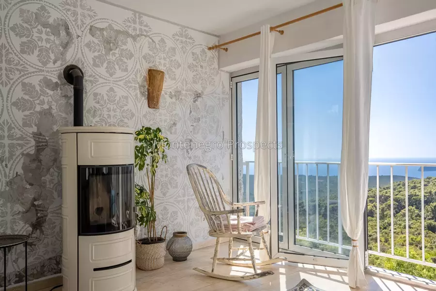 14168 lustica vila for sale 20.jpg