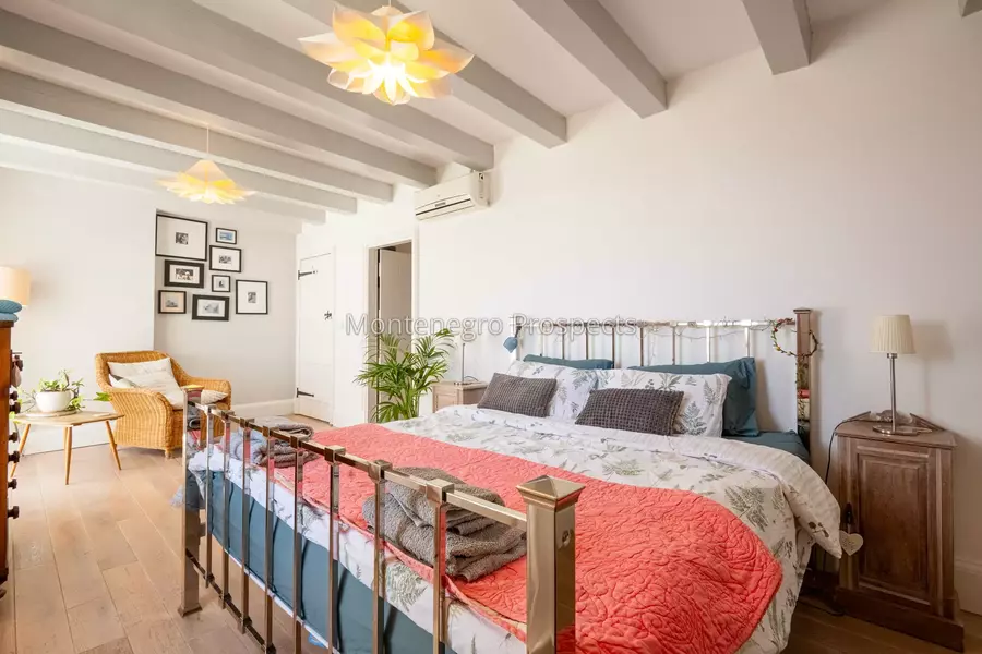 14168 lustica vila for sale 83.jpg