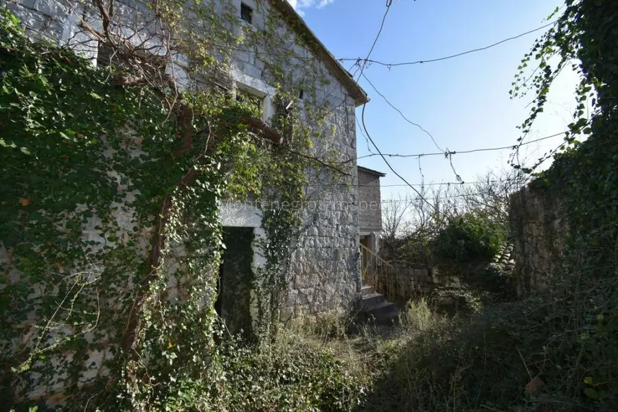 2074 stone ruin in lustica 17